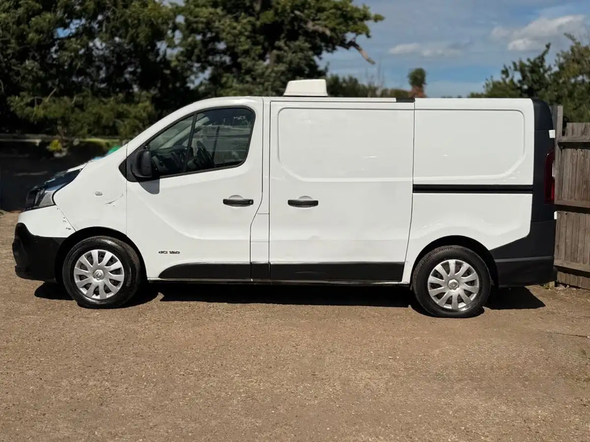 2017-renault-trafic-16dci-sl27-120-business-e6-panel-big-6