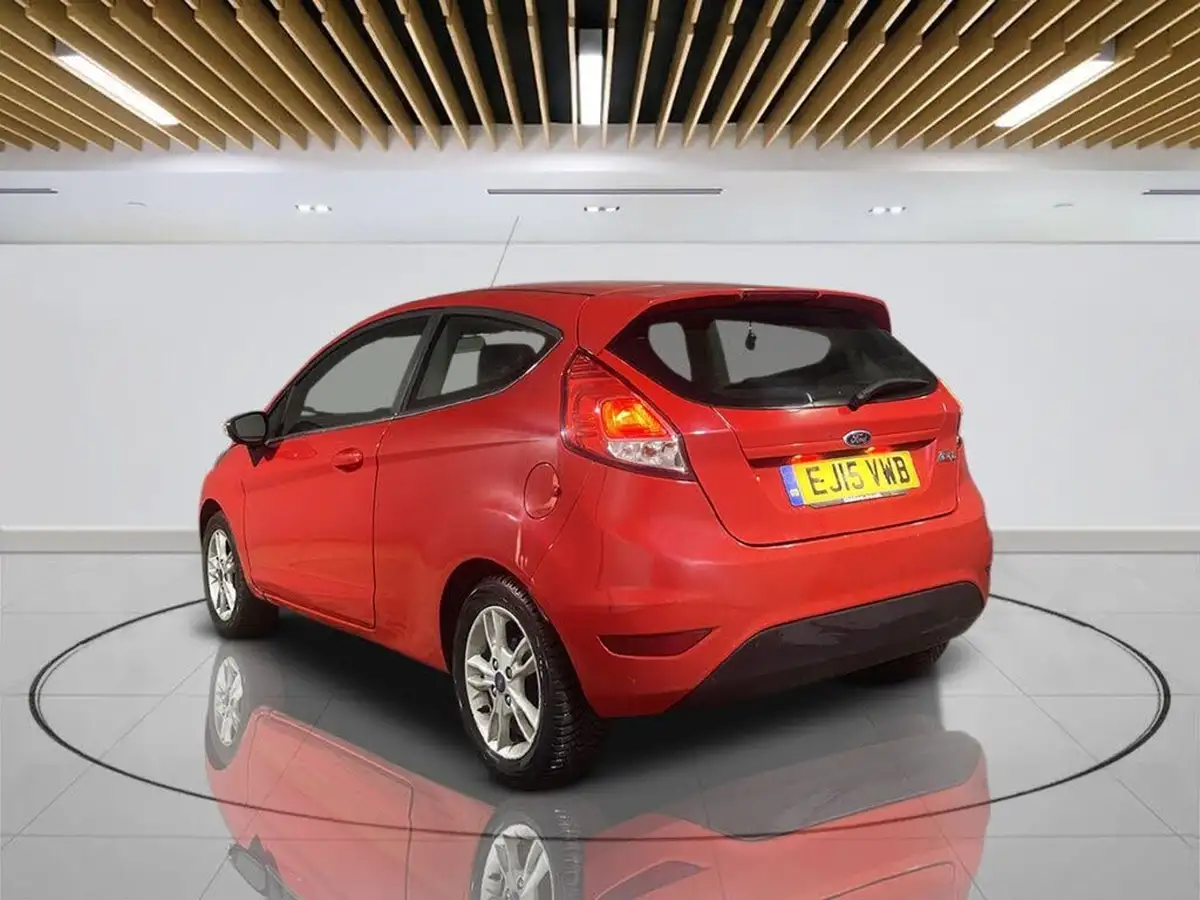 2015-ford-fiesta-125-zetec-3d-big-6
