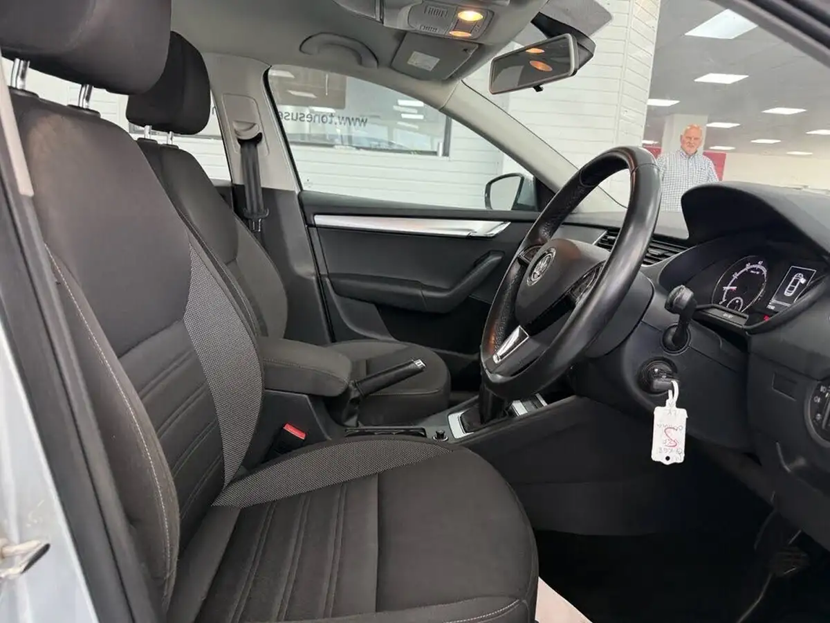 2018-skoda-octavia-15-tsi-se-act-hatchback-big-21
