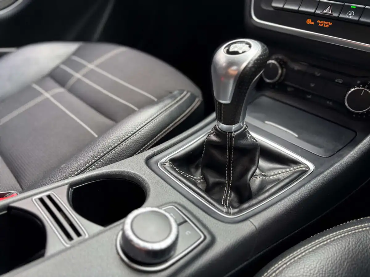2015-mercedes-benz-a-class-15-cdi-a180-sport-109ps-big-47