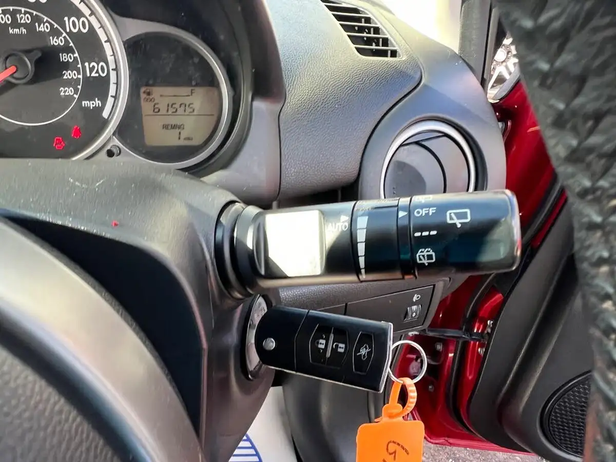 2013-mazda-mazda2-13-venture-big-26