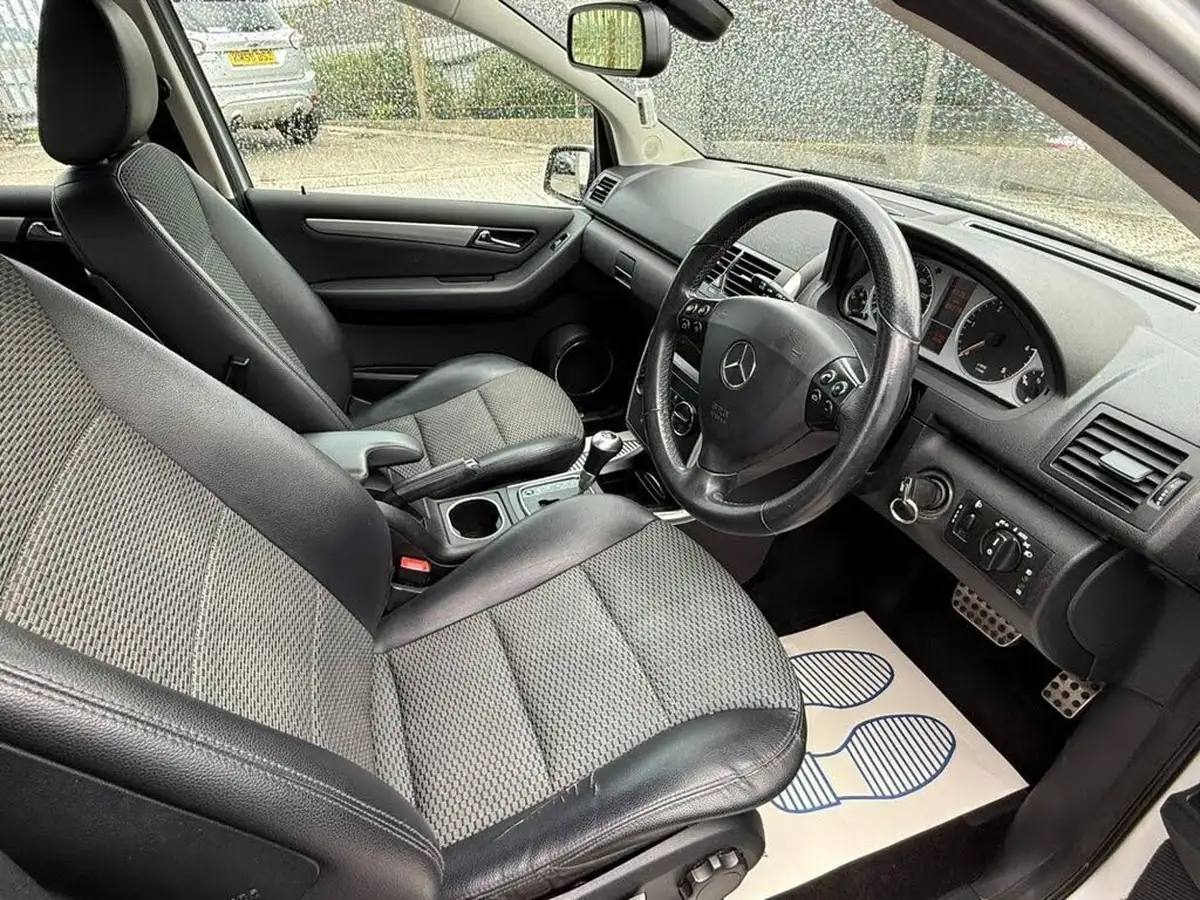 2012-mercedes-benz-a-class-20td-a180-avantgarde-se-cvt-big-19