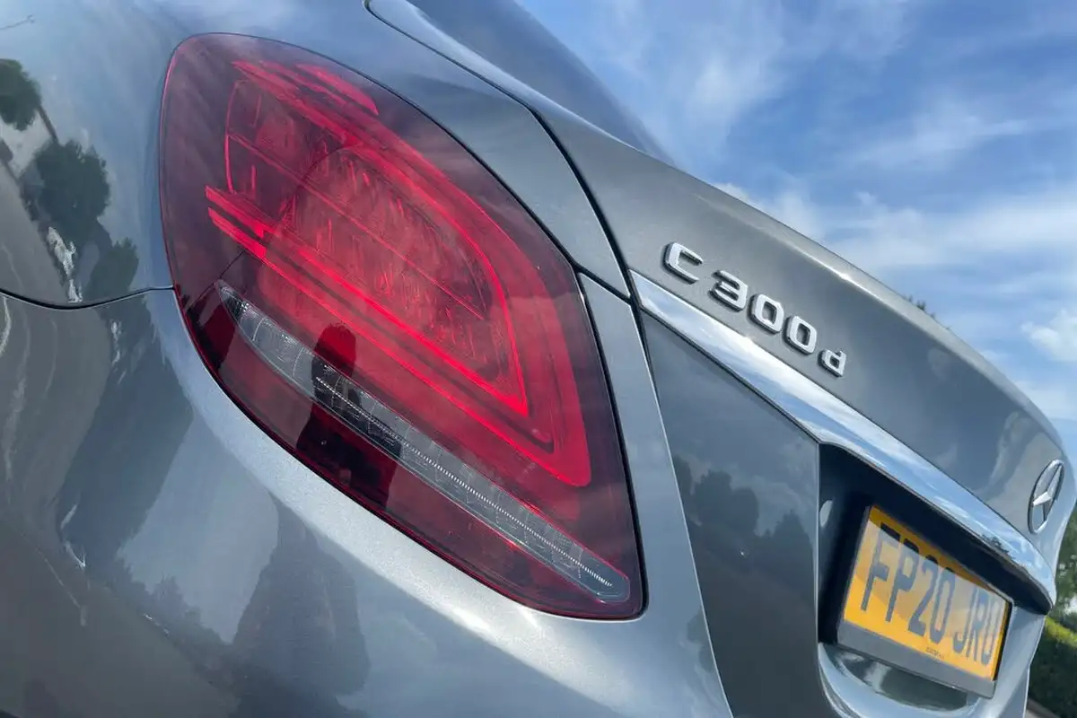 2020-mercedes-benz-c-class-20d-c300d-amg-line-edition-244ps-premium-saloon-4d-big-18
