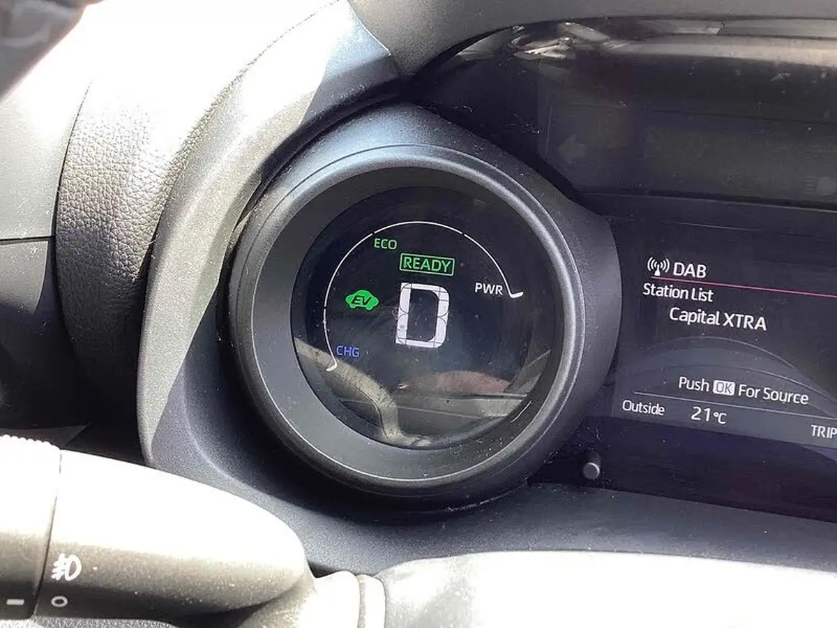 2023-toyota-yaris-15-vvt-i-design-big-11