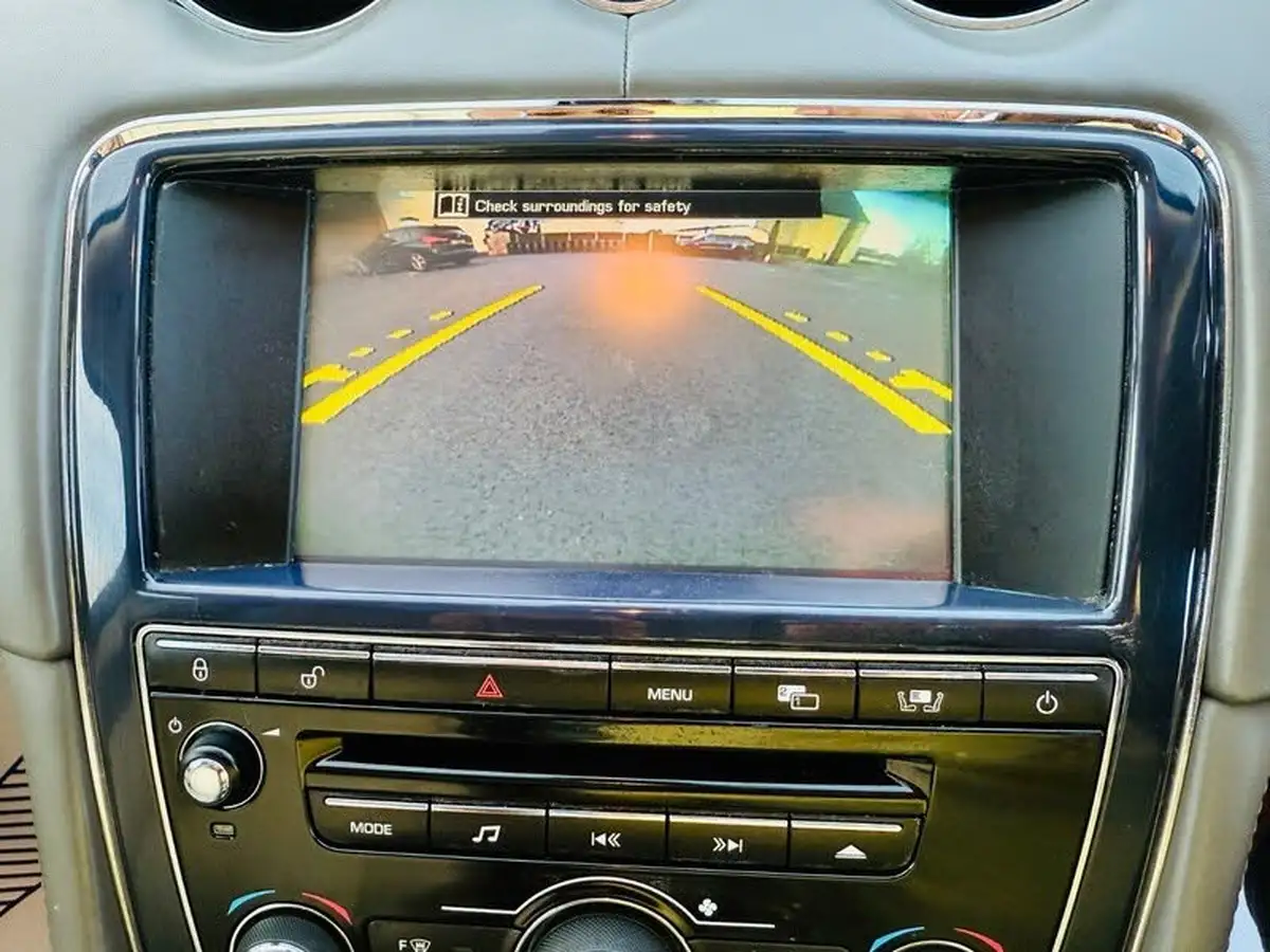 2010-jaguar-xj-series-30td-xj-portfolio-big-15