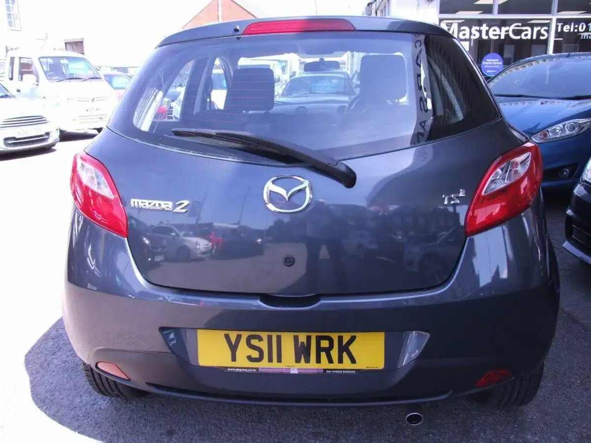 2011-mazda-mazda2-13-ts2-5d-big-8
