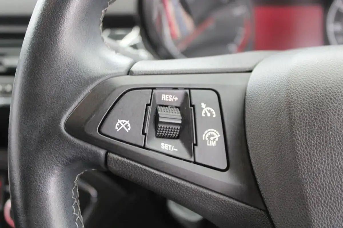 2015-vauxhall-corsa-14-sting-3d-big-24