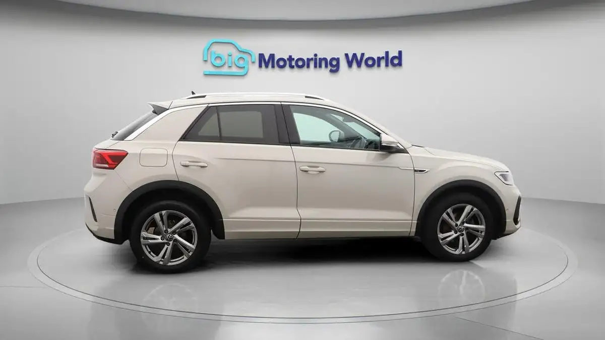 2023-volkswagen-t-roc-15-tsi-r-line-hatchback-5d-dsg-big-8