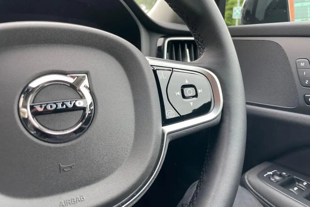 2025-volvo-v60-20-b4-plus-station-wagon-big-36