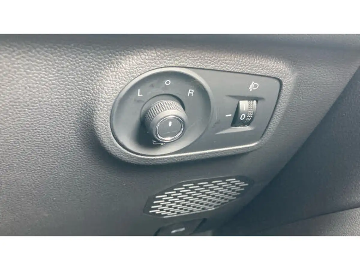 2025-mg-zs-suv-e-trophy-connect-ev-176ps-big-26