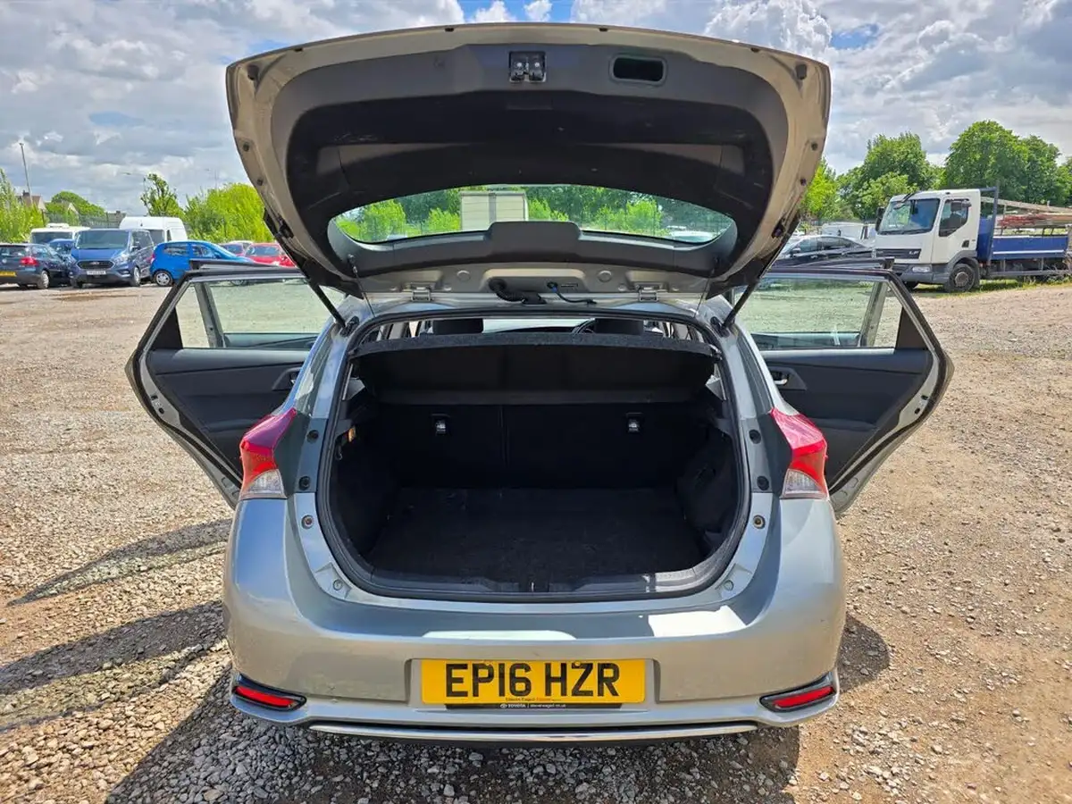 2016-toyota-auris-18-vvt-i-hsd-icon-hatchback-big-41