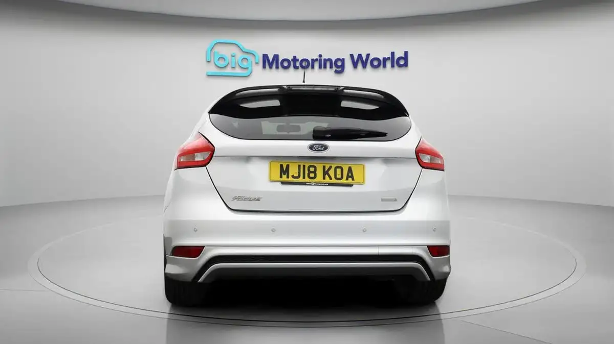 2018-ford-focus-10t-st-line-140ps-hatchback-big-6