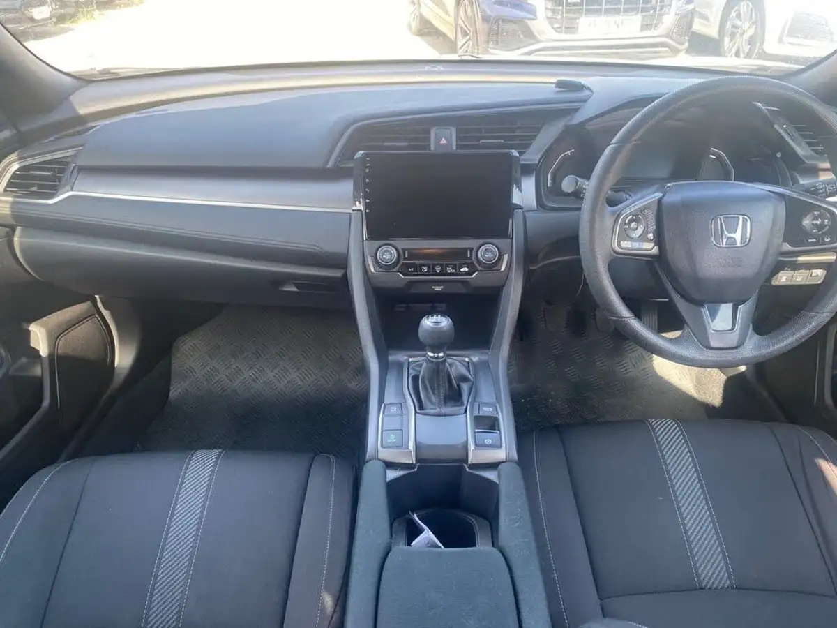 2019-honda-civic-16-i-dtec-se-hatchback-5d-big-14