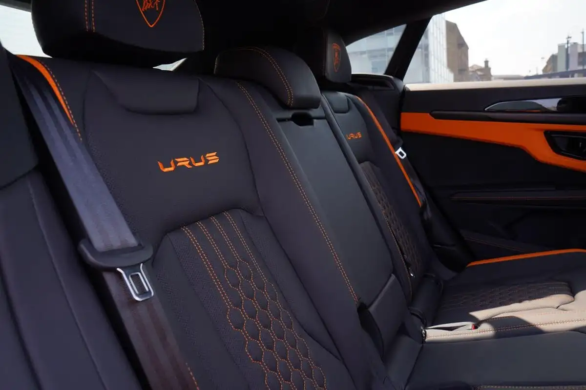 2024-lamborghini-urus-40-no-trim-big-31