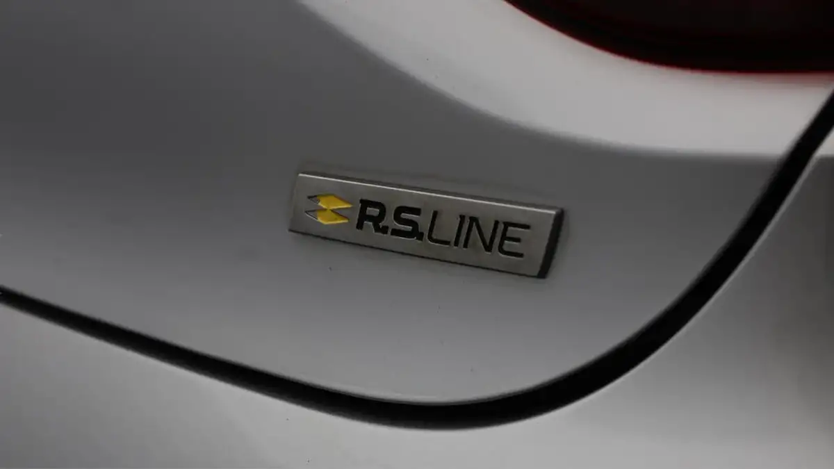 2021-renault-clio-10-tce-rs-line-100bhp-big-21