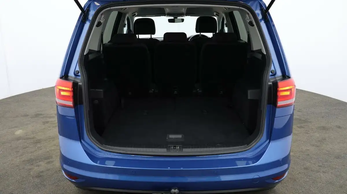2021-volkswagen-touran-15-tsi-sel-dsg-big-16