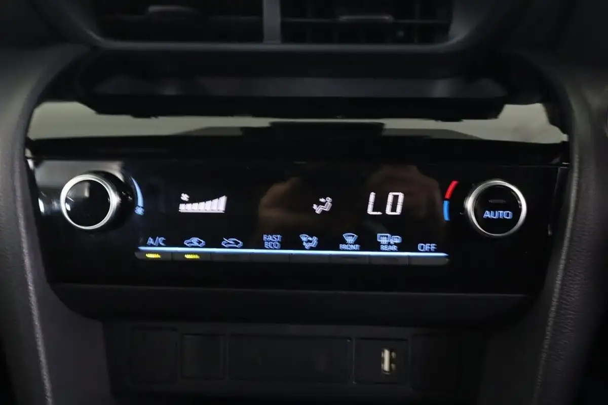 2022-toyota-yaris-15-vvt-i-design-panoramic-roof-big-21