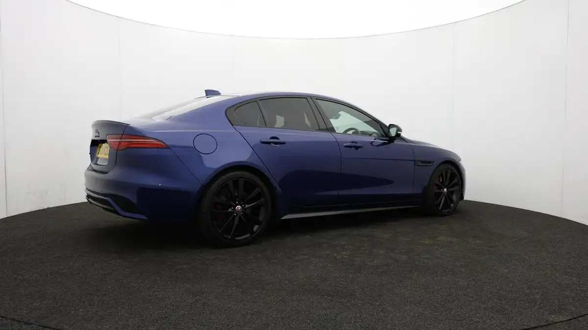 2021-jaguar-xe-20-d200-r-dynamic-black-big-15