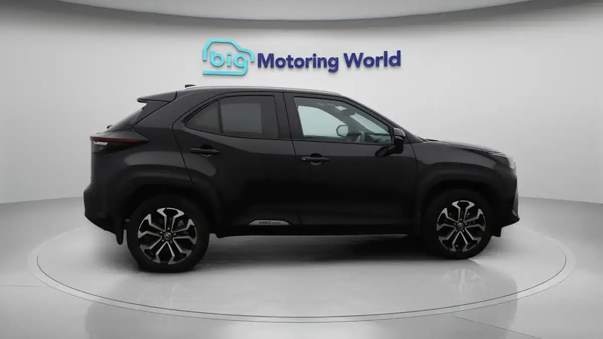 2022-toyota-yaris-cross-15-vvt-i-design-big-8