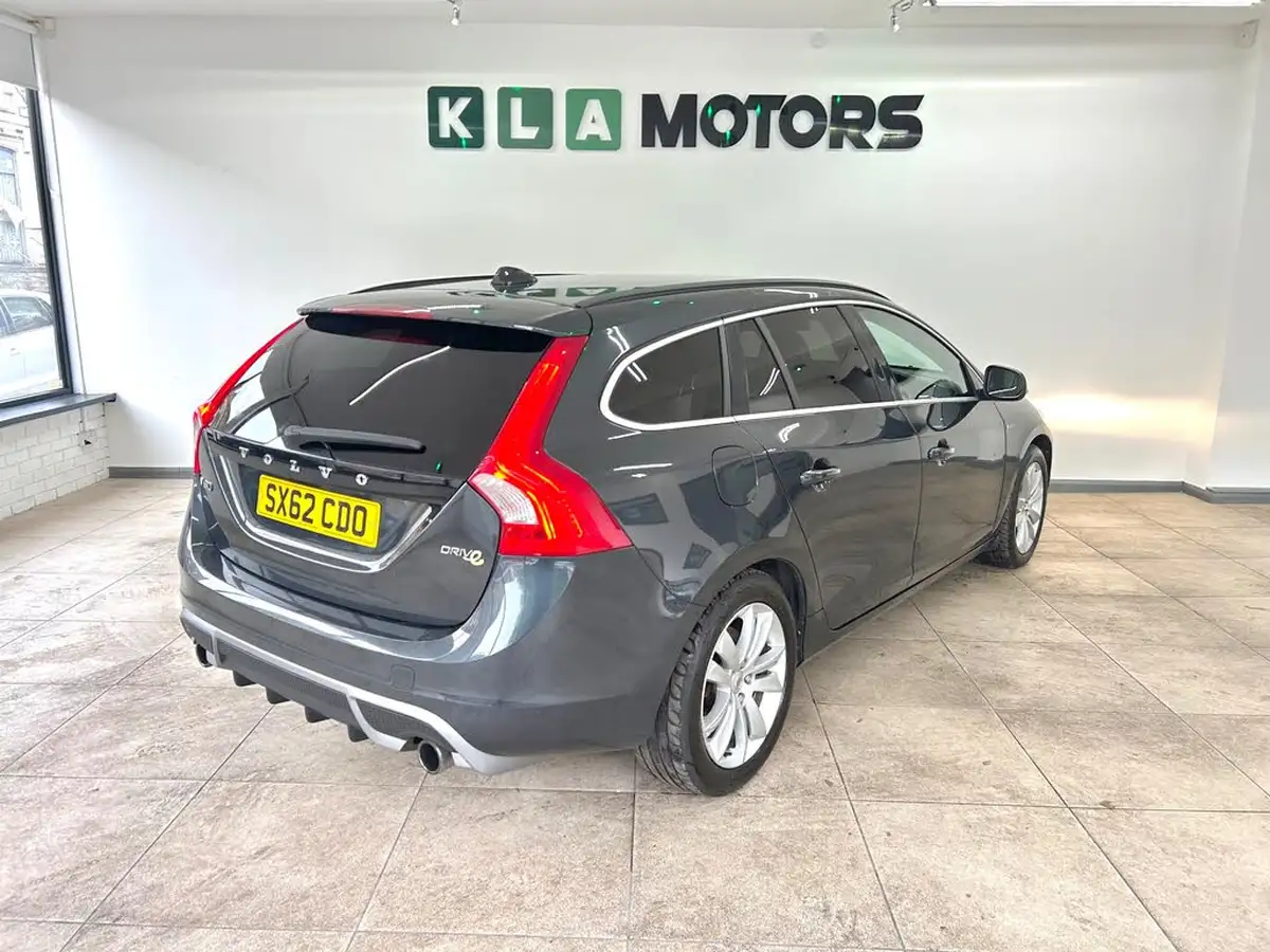 2012-volvo-v60-16td-r-design-115bhp-ss-big-4