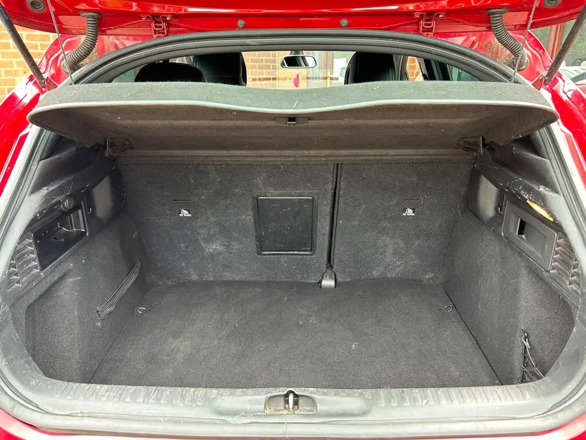 2013-citroen-ds4-20hdi-dsport-big-6