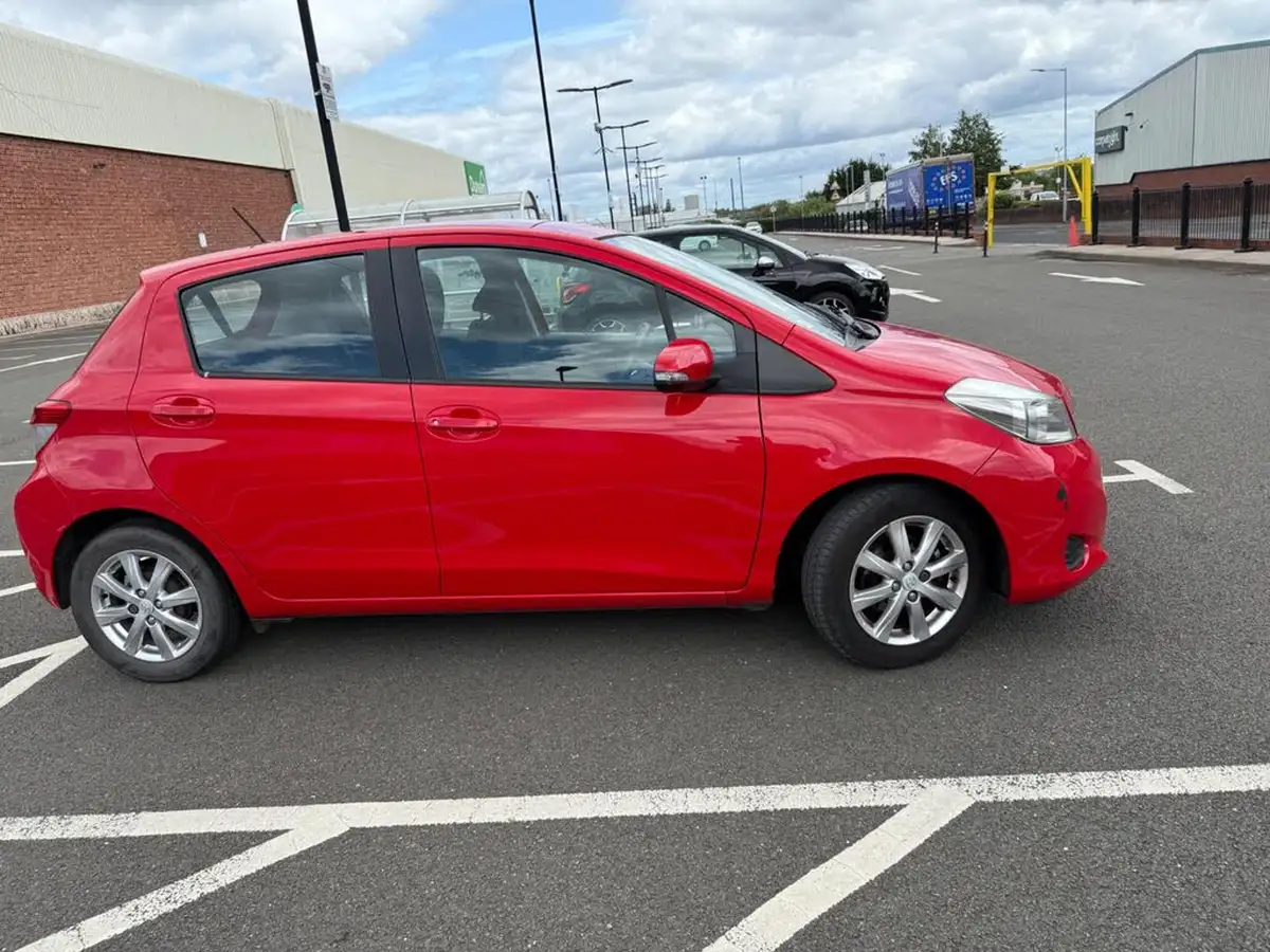 2013-toyota-yaris-133-tr-vvt-i-5d-big-10