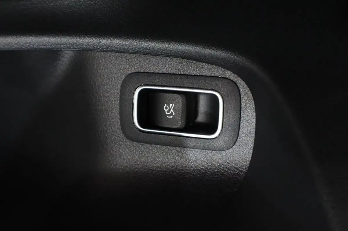 2021-mercedes-benz-cla-13-cla-200-amg-line-premium-plus-coupe-4d-big-22