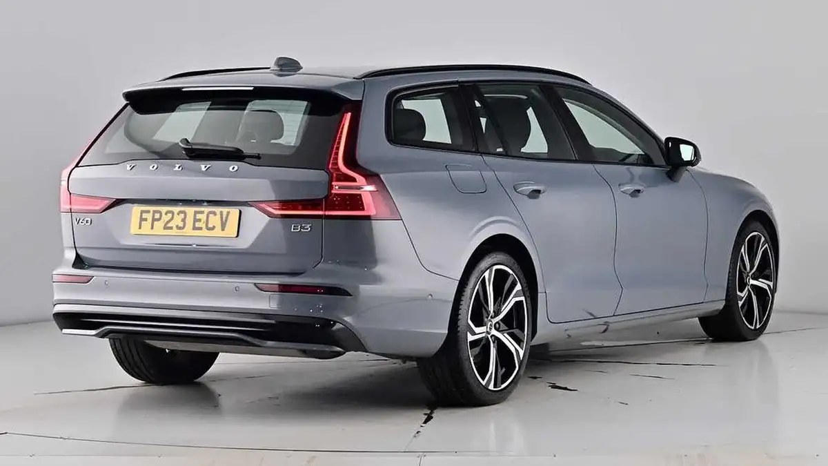2023-volvo-v60-20-b3-plus-station-wagon-big-5