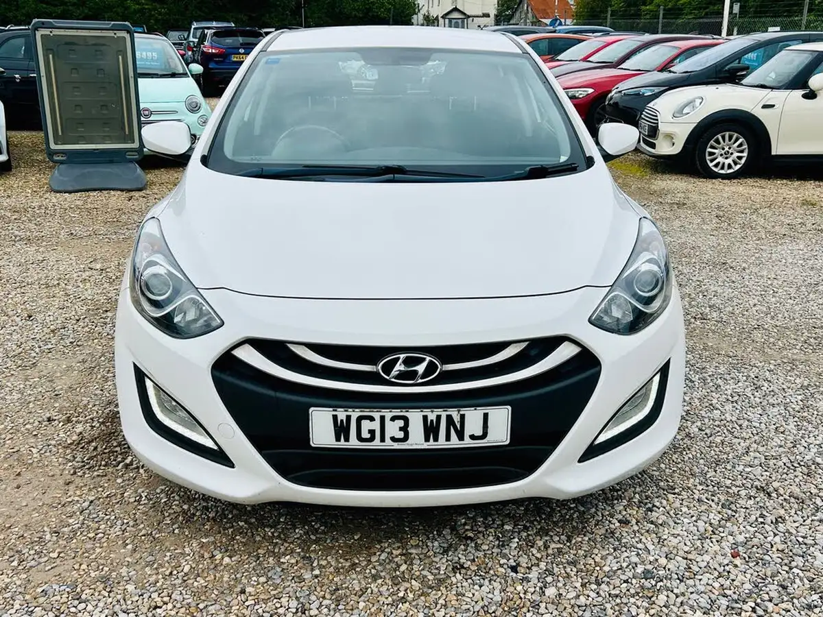 2013-hyundai-i30-16td-active-blue-drive-isg-big-3