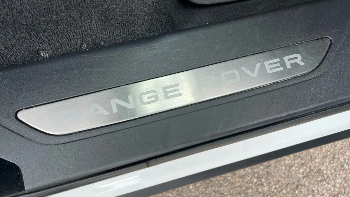 2022-land-rover-range-rover-velar-20-d200-velar-big-20