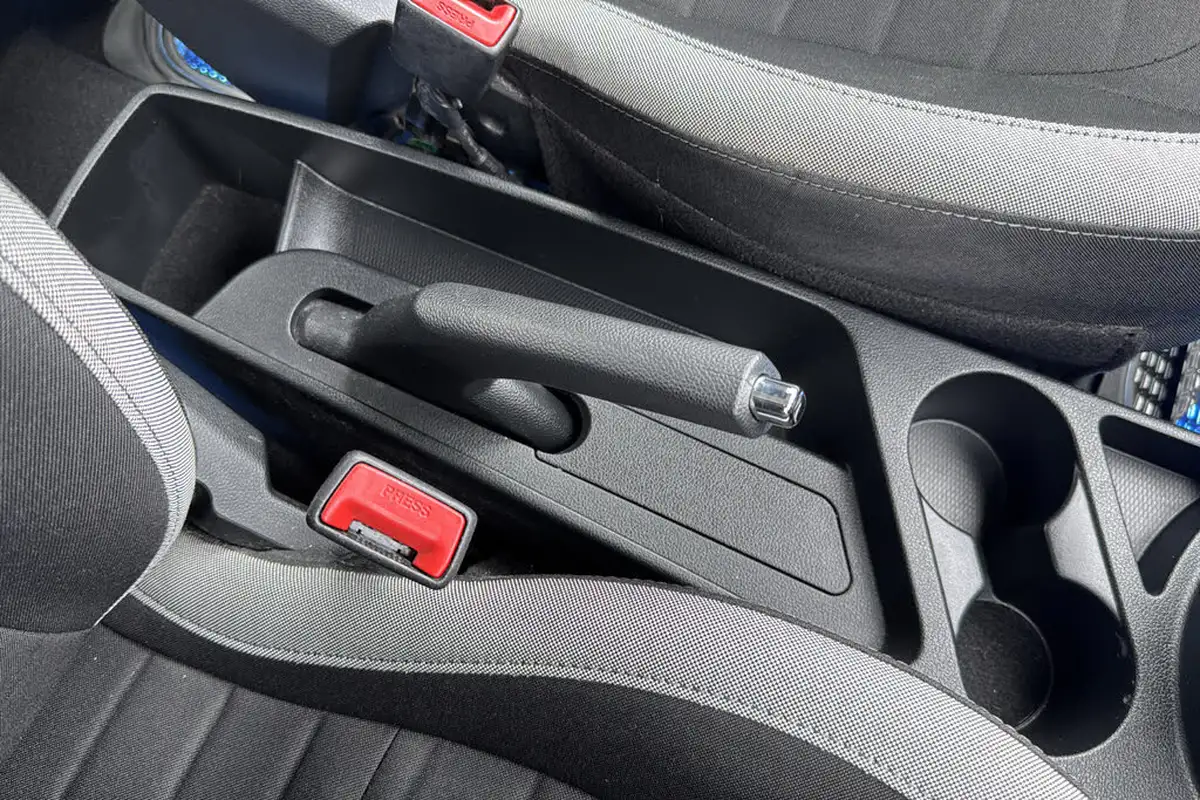 2022-hyundai-i10-10-se-connect-big-41