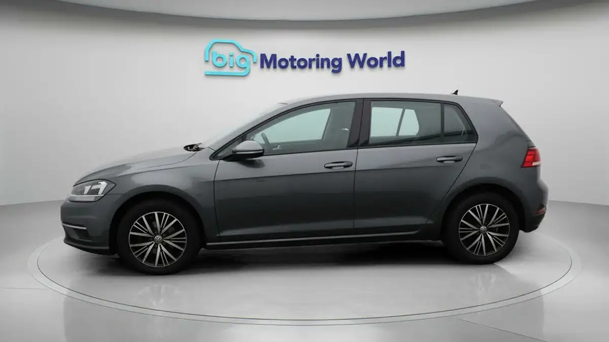 2019-volkswagen-golf-16tdi-se-hatchback-5d-dsg-big-3