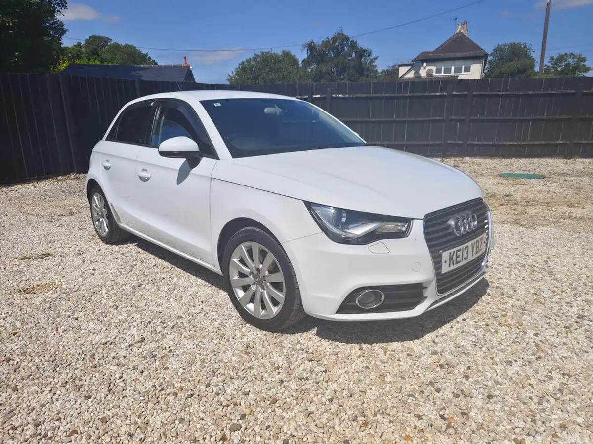 2013-audi-a1-big-10