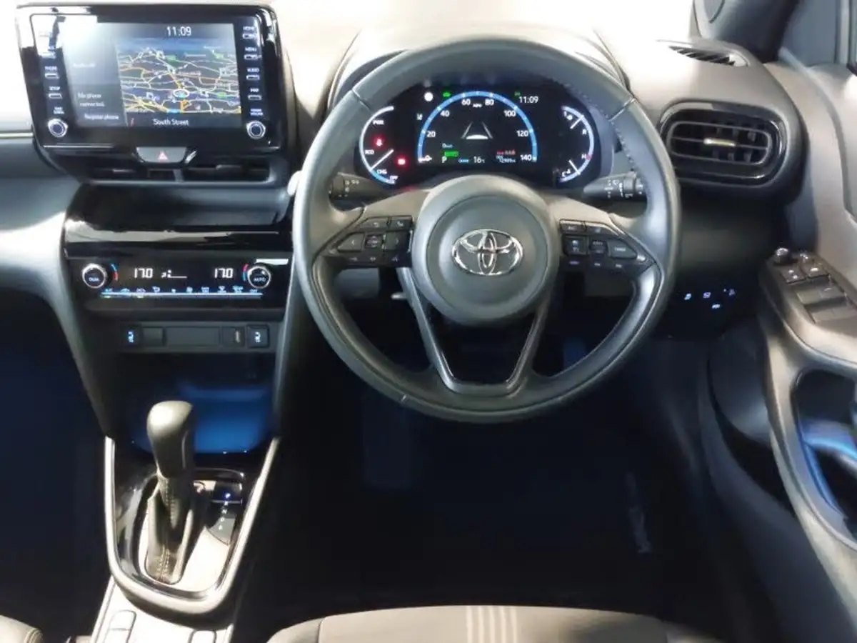 2022-toyota-yaris-cross-15-vvt-i-dynamic-big-6