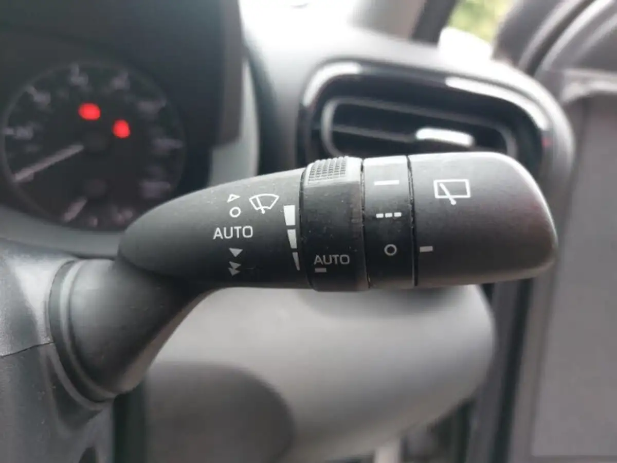 2022-toyota-yaris-15-vvt-i-icon-big-13