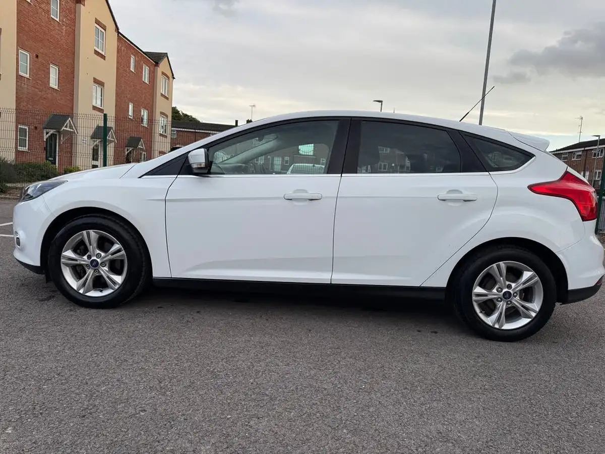 2013-ford-focus-16-zetec-ti-vct-125ps-hatchback-powershift-big-4