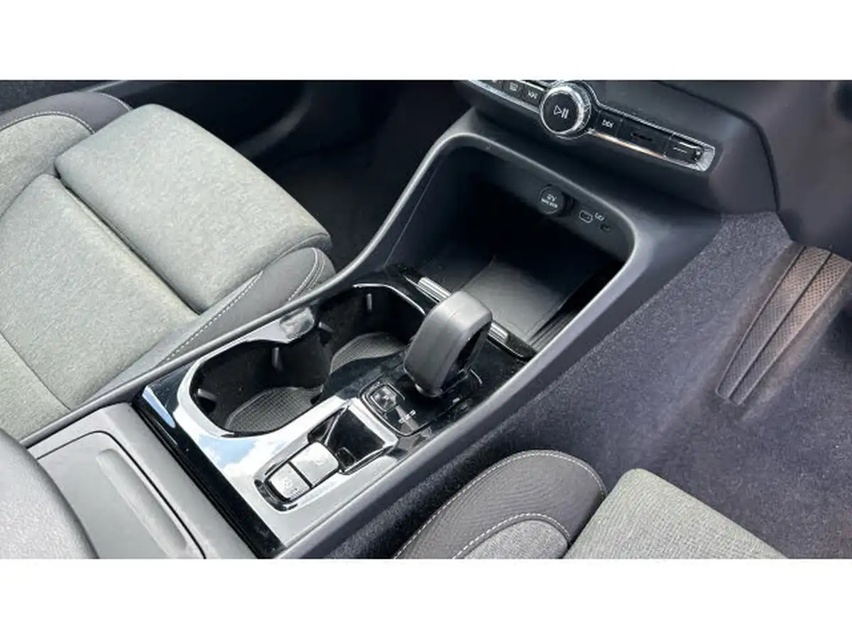 2023-volvo-xc40-20-b3-plus-big-9