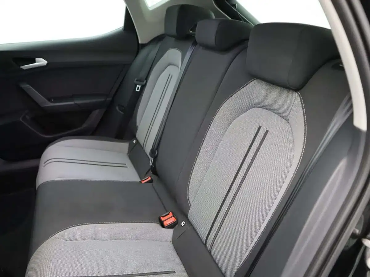 2022-seat-leon-big-14