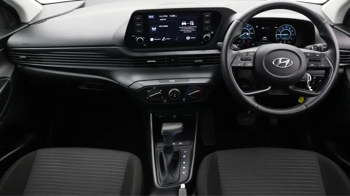 2022-hyundai-i20-10-t-gdi-se-connect-dct-big-13