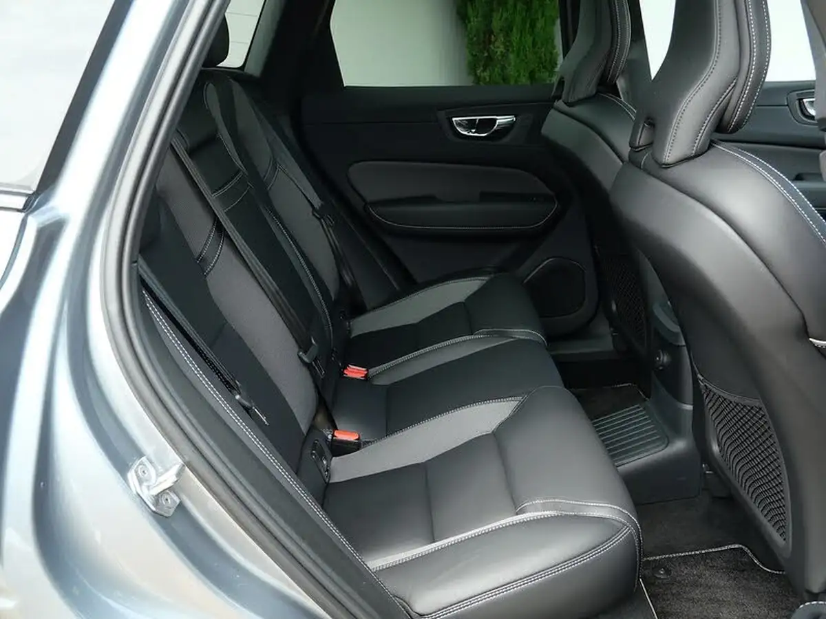 2021-volvo-xc60-20-t6-r-design-340bhp-big-16