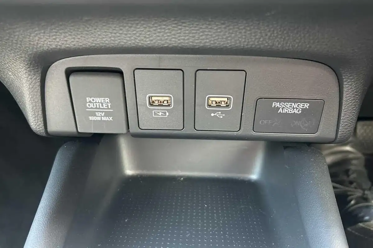 2025-honda-jazz-15-i-mmd-advance-big-30