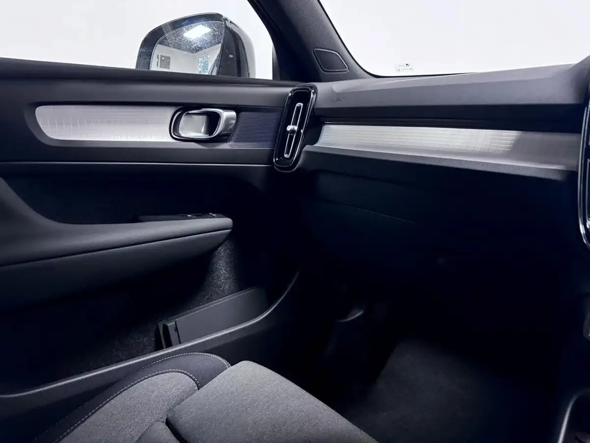 2023-volvo-xc40-20-b3-plus-big-30