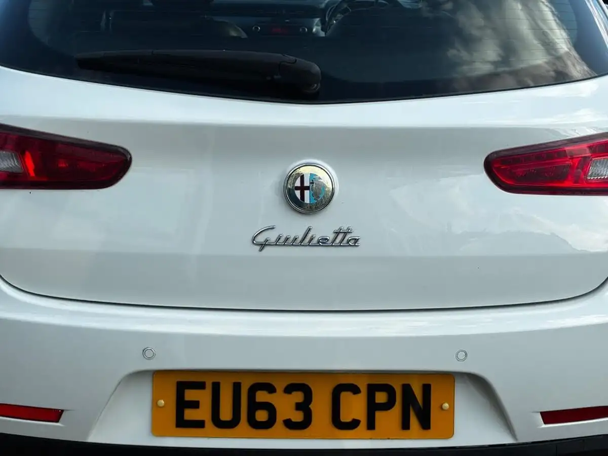 2013-alfa-romeo-giulietta-20td-veloce-140-bhp-big-12