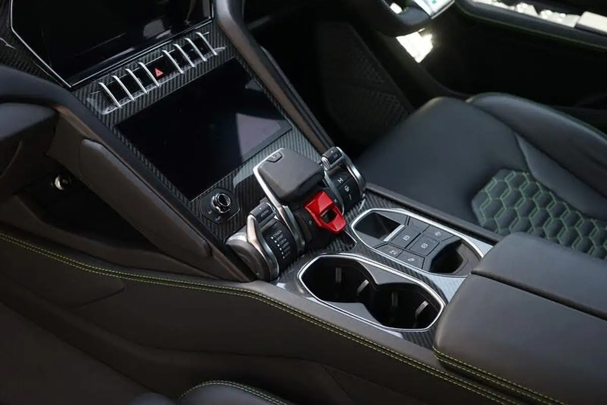 2023-lamborghini-urus-40-no-trim-big-18