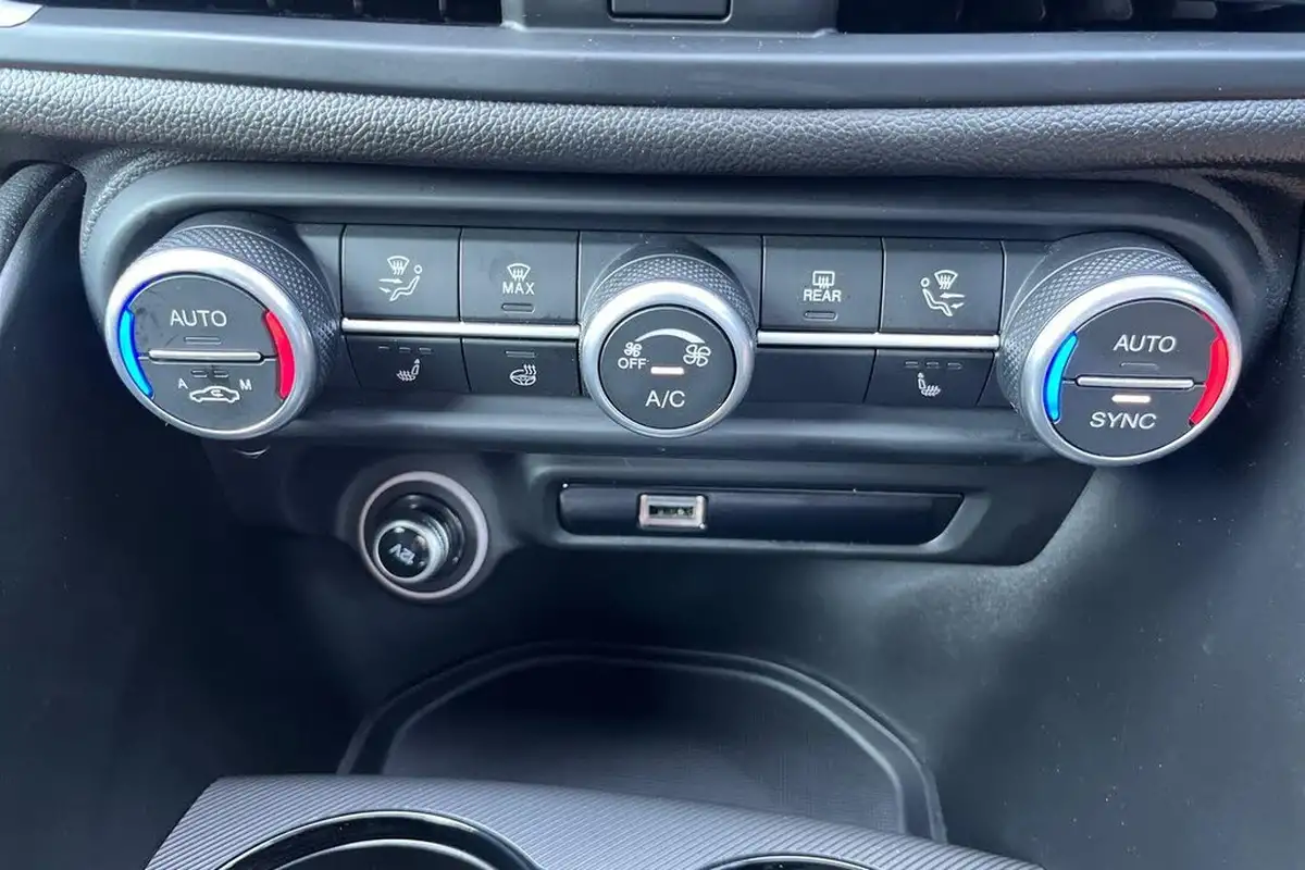 2021-alfa-romeo-giulia-20-veloce-276bhp-big-11