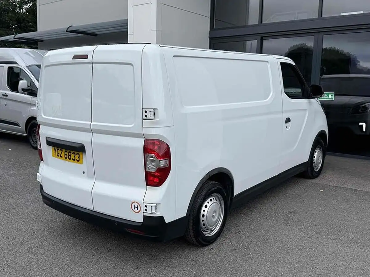 2021-maxus-e-deliver-3-e-l2h1-525kwh-platform-cab-big-12