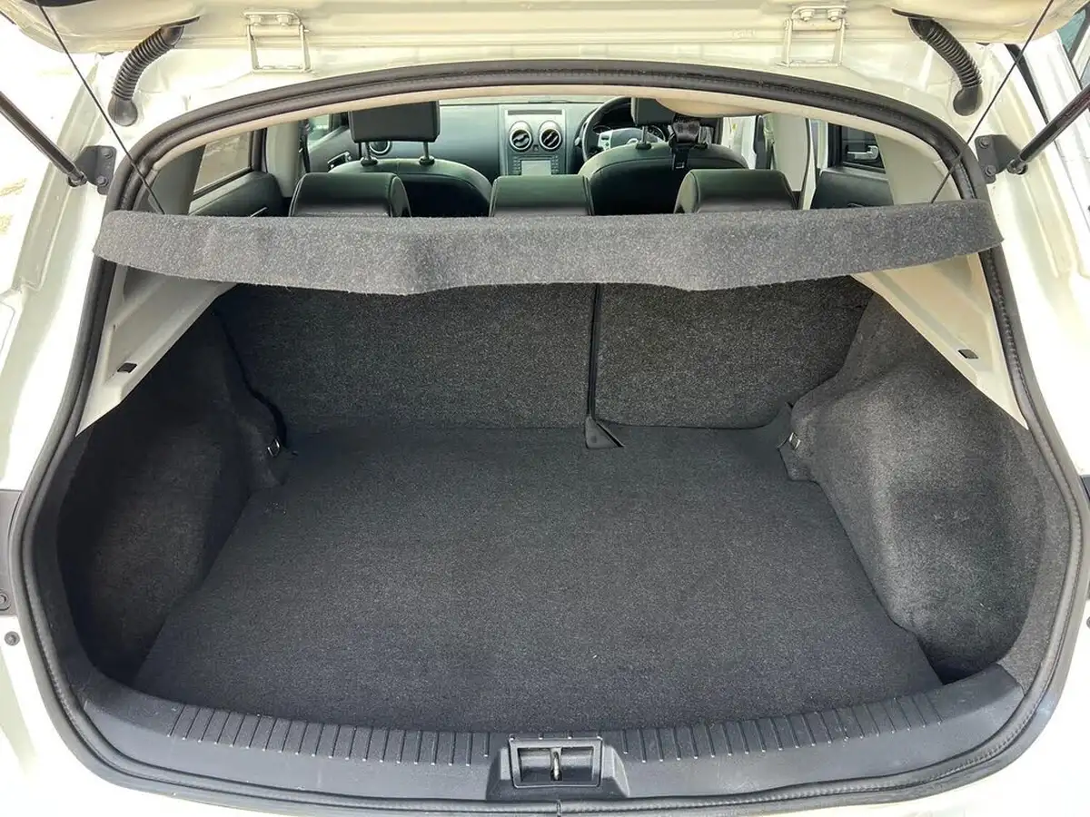 2013-nissan-qashqai-16td-360-big-26