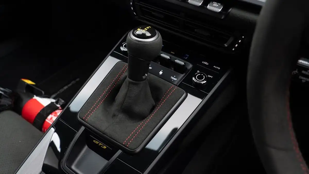 2023-porsche-911-40-gt3-pdk-big-21