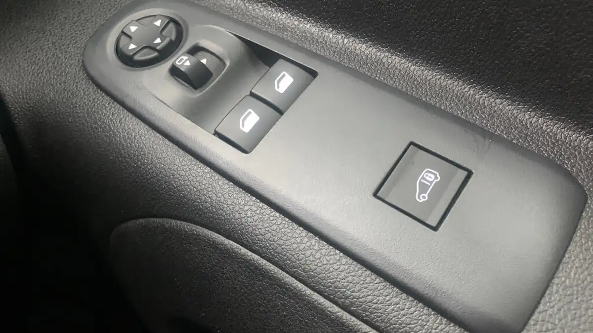 2022-peugeot-partner-15-bluehdi-1000-professional-premium-100pseu6d-big-37
