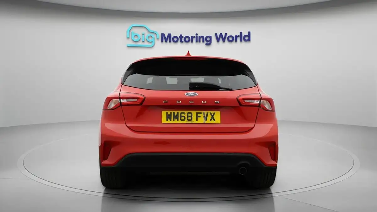 2018-ford-focus-10t-zetec-125ps-hatchback-big-6